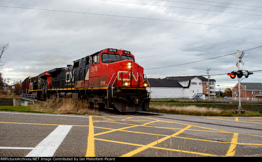 CN 2676 leads 402 at MP 124.55